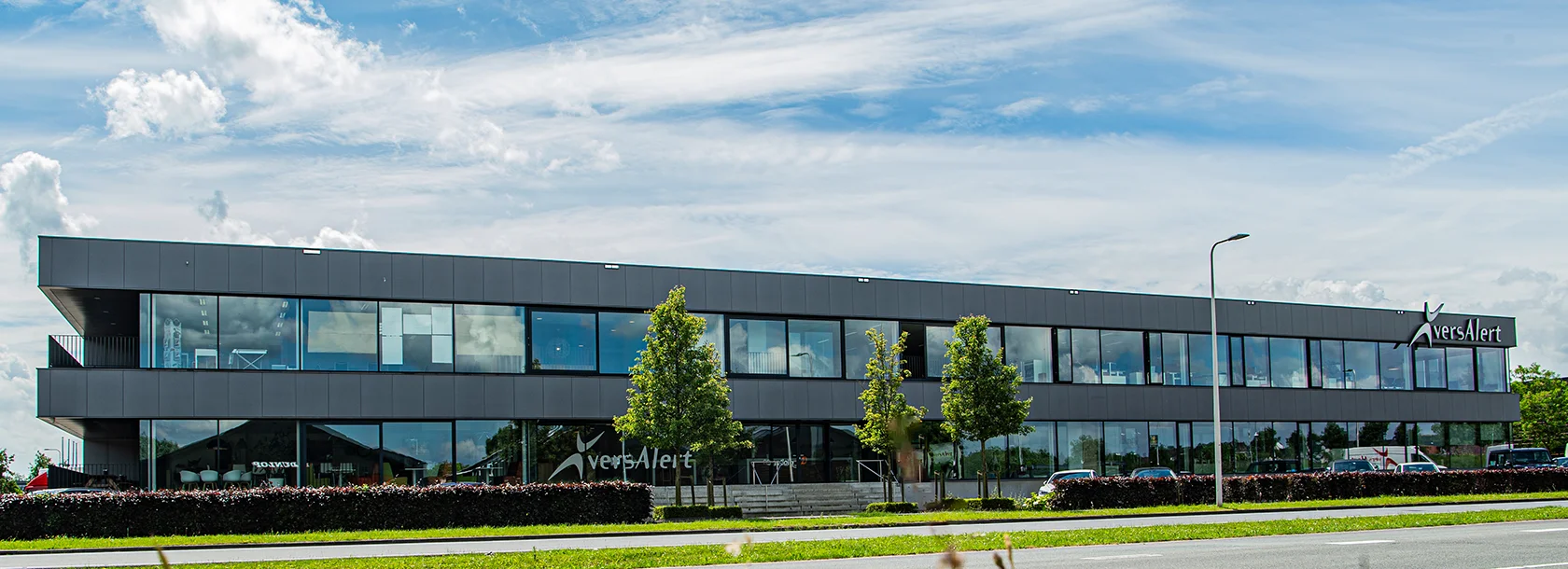 versAlert pand met vrachtauto's