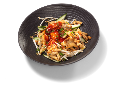 Aziatische pastasalade met pittige kip